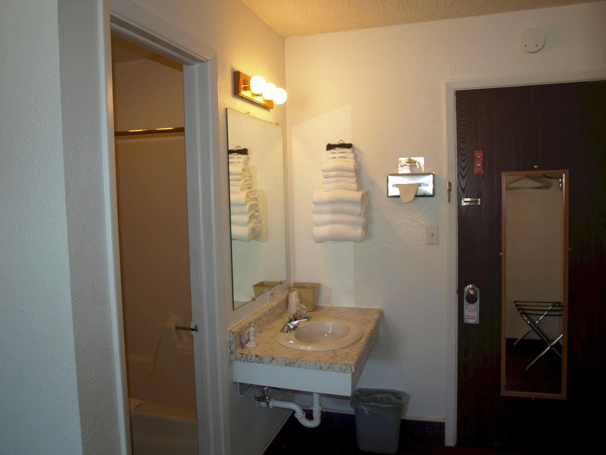 Yellowstone River Inn Ґлендів Екстер'єр фото